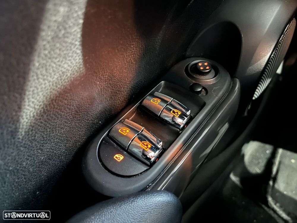 MINI 5 Portas Cooper D Seven Chili - 26