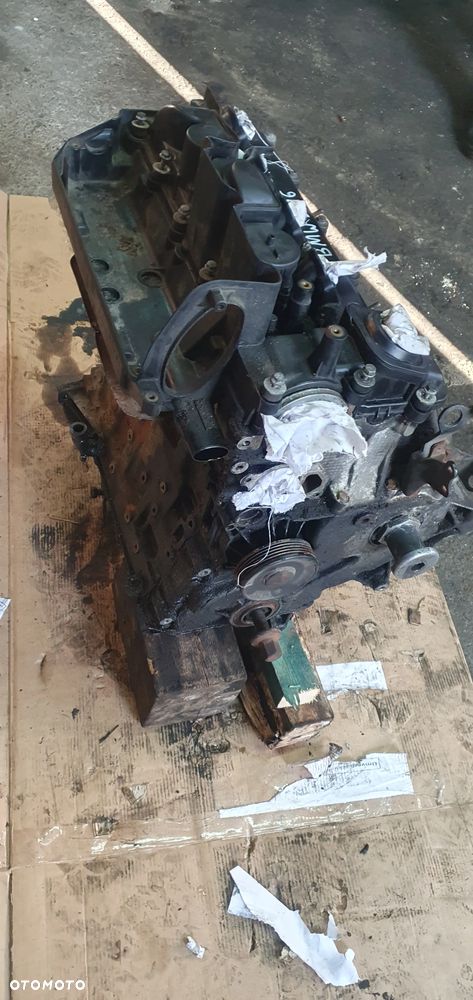 Silnik słupek blok silnika BMW 3 E46 2.0 D Przed lift M47D20 - 4