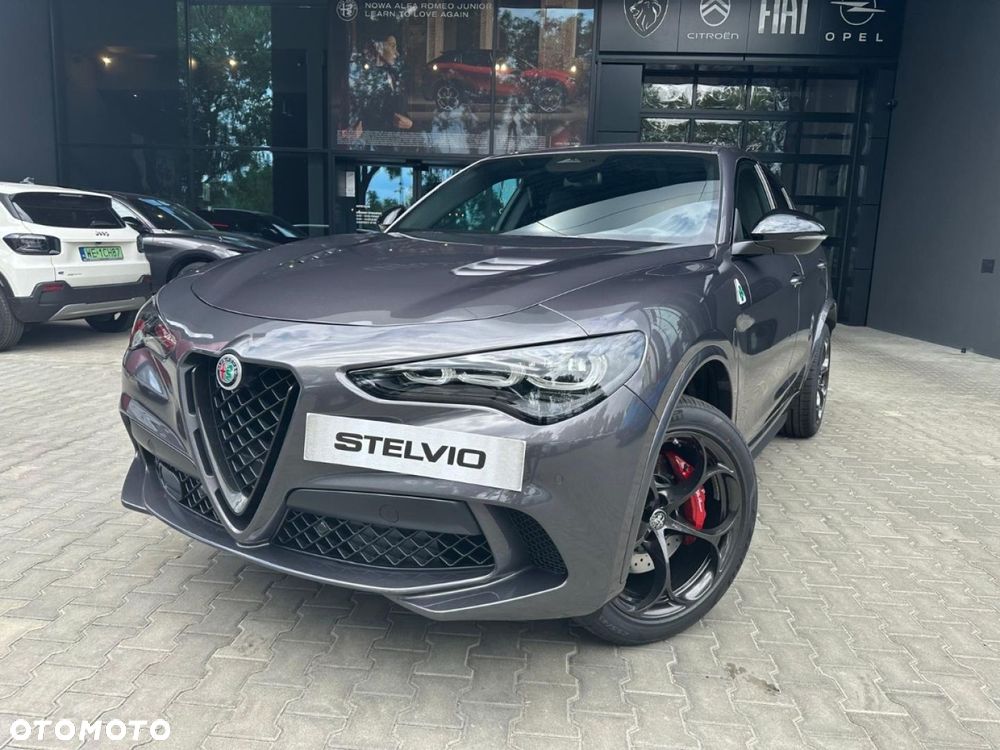 Alfa Romeo Stelvio - 1