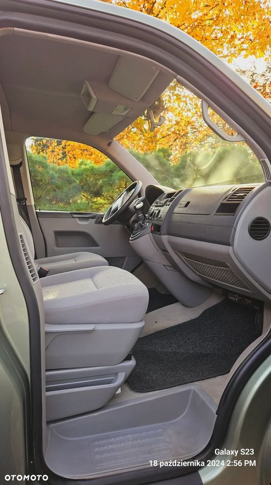 Volkswagen Caravelle - 25