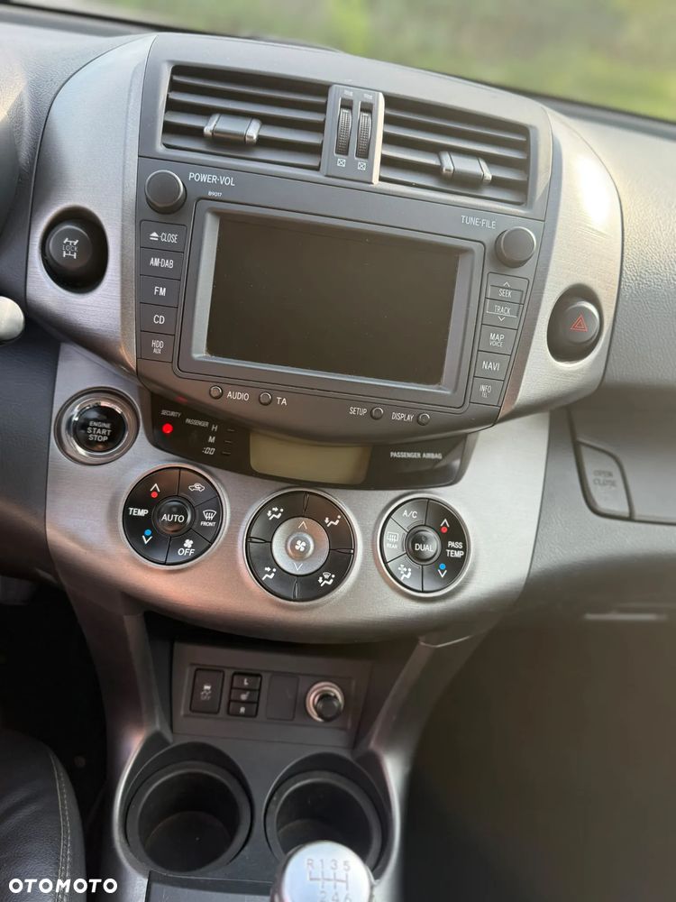 Toyota RAV4 - 10