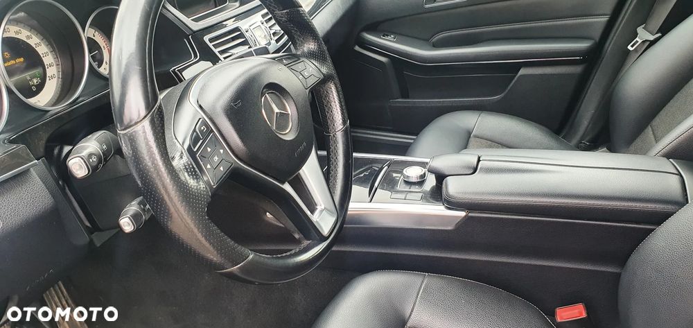 Mercedes-Benz Klasa E 220 CDI BlueEff Avantgarde - 26