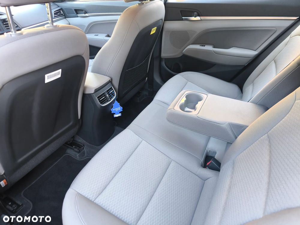 Hyundai Elantra - 15