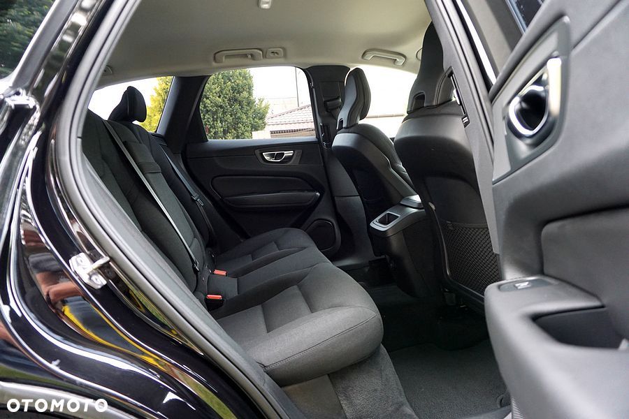 Volvo XC 60 B4 D AWD Geartronic Momentum Pro - 27