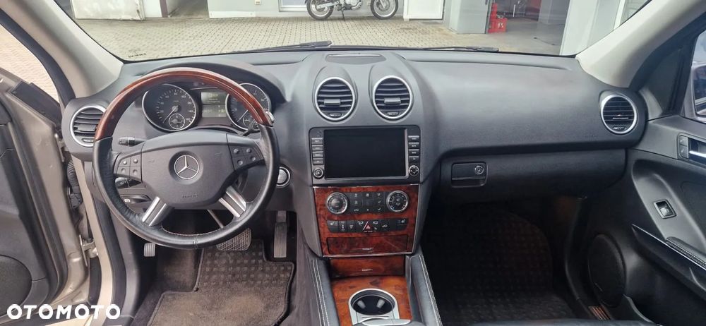 Mercedes-Benz ML 500 4-Matic - 12