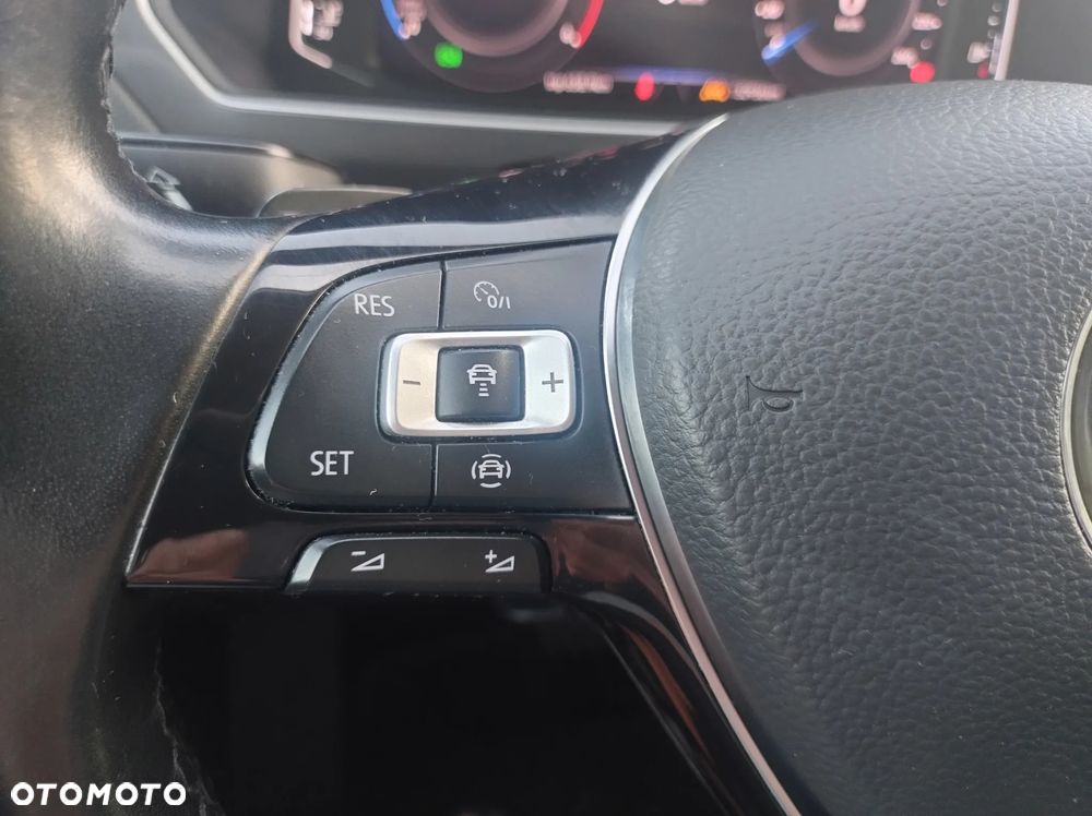 Volkswagen Tiguan 2.0 TDI SCR DSG R-Line - 28