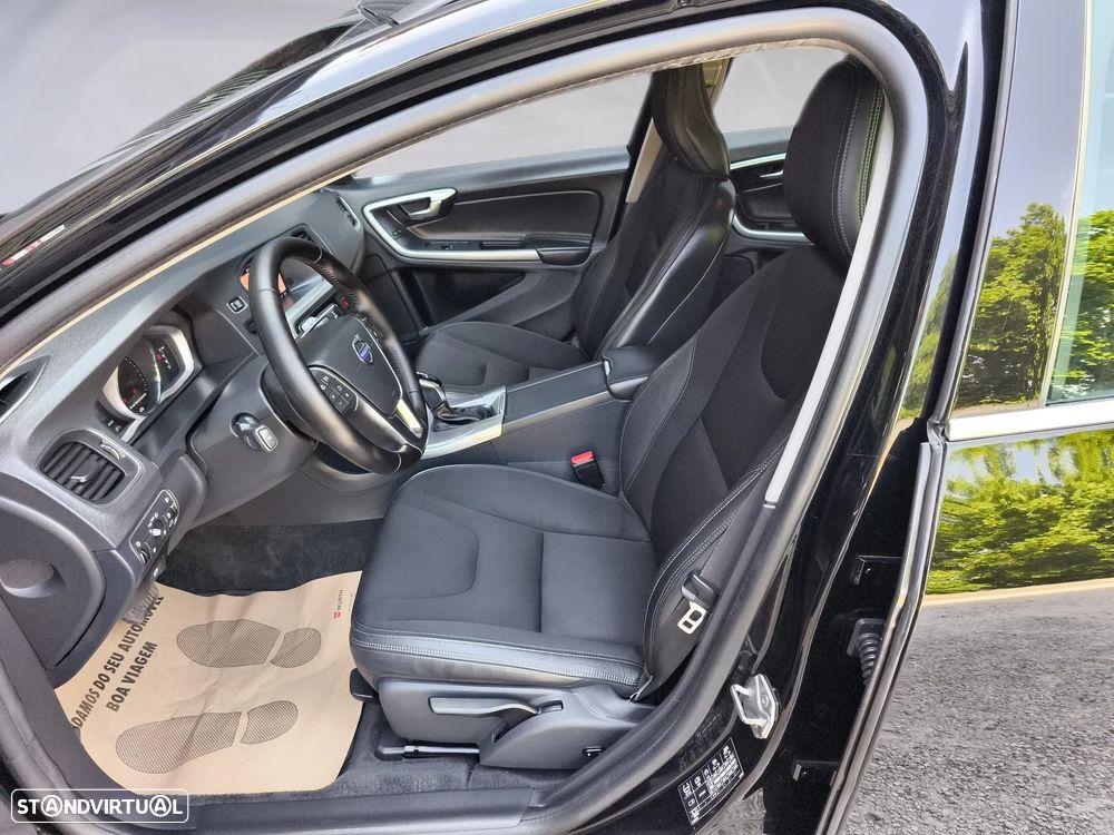 Volvo V60 2.4 D6 Momentum AWD Phev - 9