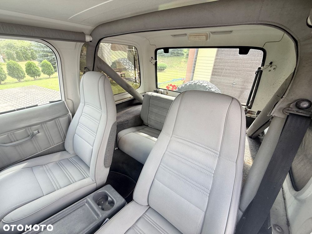 Jeep Wrangler - 10