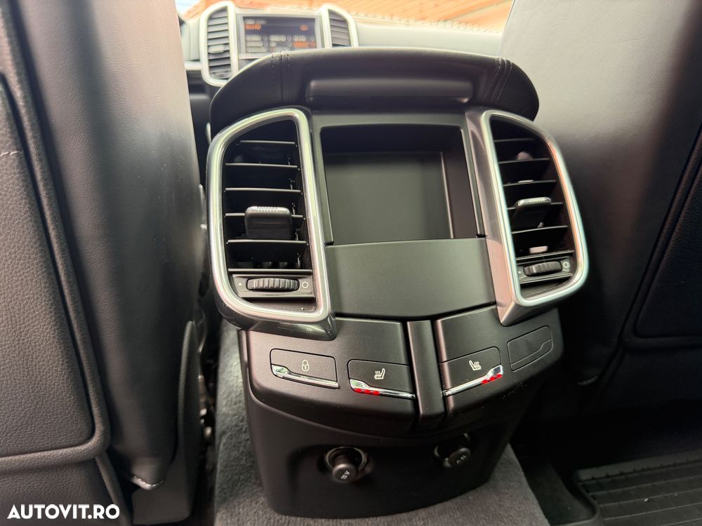 Porsche Cayenne Platinum Edition - 25