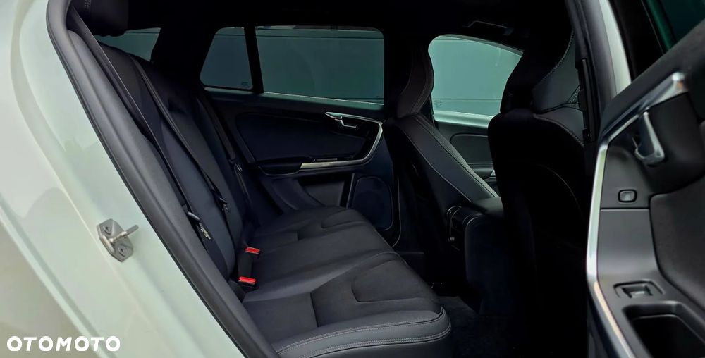 Volvo V60 T3 Momentum - 14