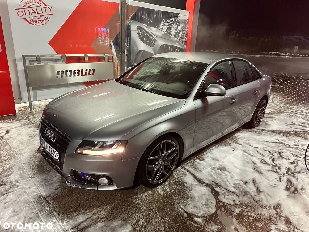 Audi A4 Limousine - 1