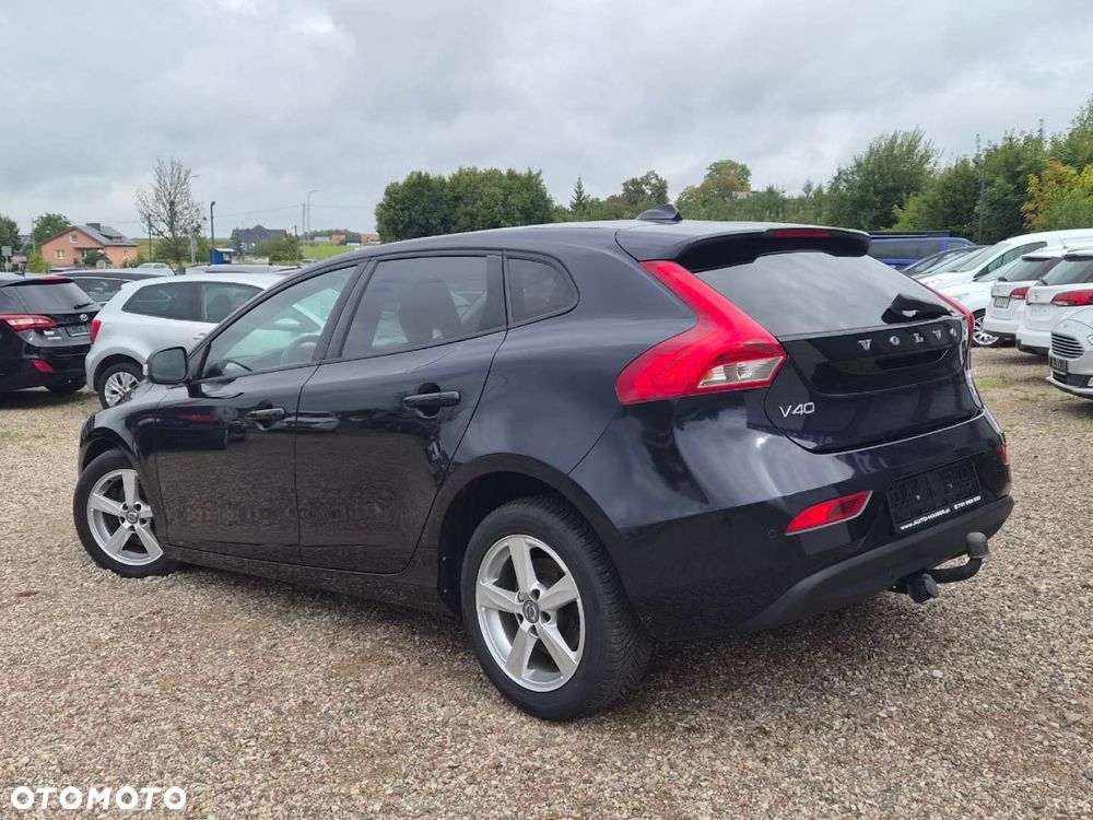 Volvo V40 T2 Momentum - 4
