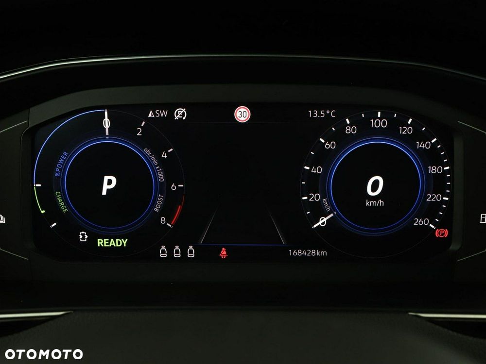 Volkswagen Passat - 22