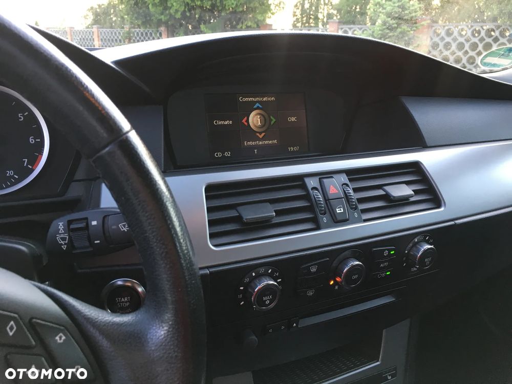 BMW Seria 5 523i - 17