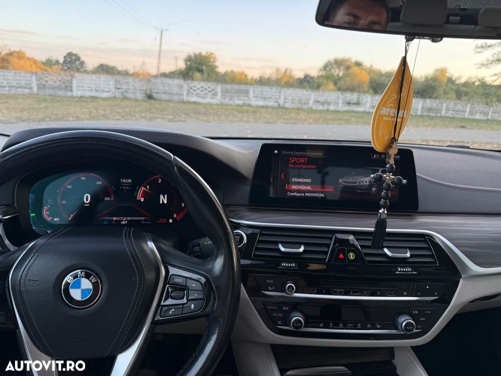 BMW Seria 5 520d xDrive AT - 16