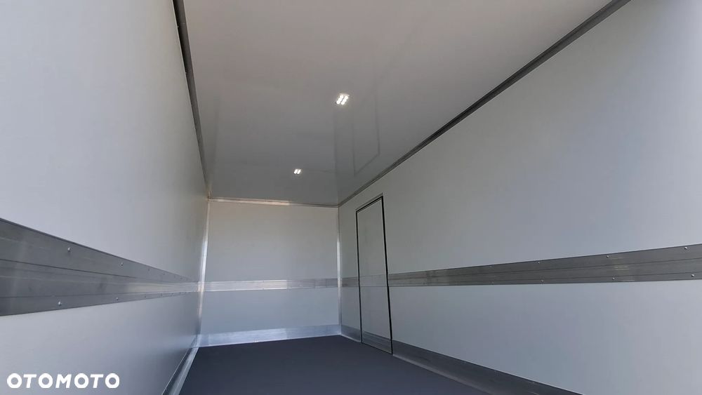 Mercedes-Benz Sprinter - 14
