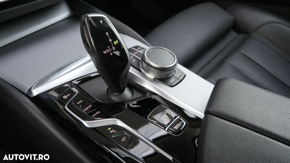 BMW Seria 5 530i xDrive AT - 37