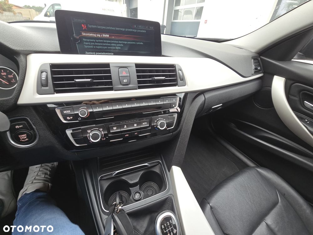 BMW Seria 3 318d Touring Sport Line - 17