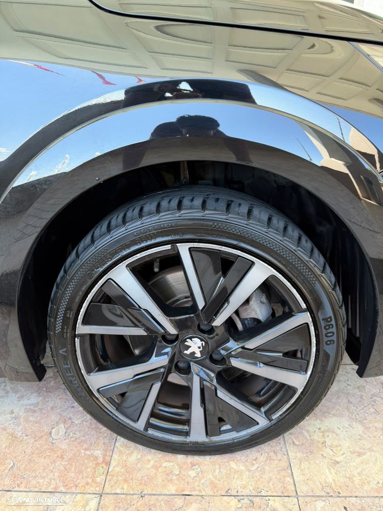 Peugeot e-208 GT - 27