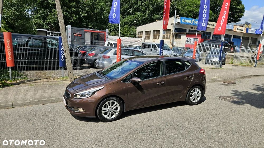 Kia Ceed 1.6 CRDi 128 Dream Team Edition - 18