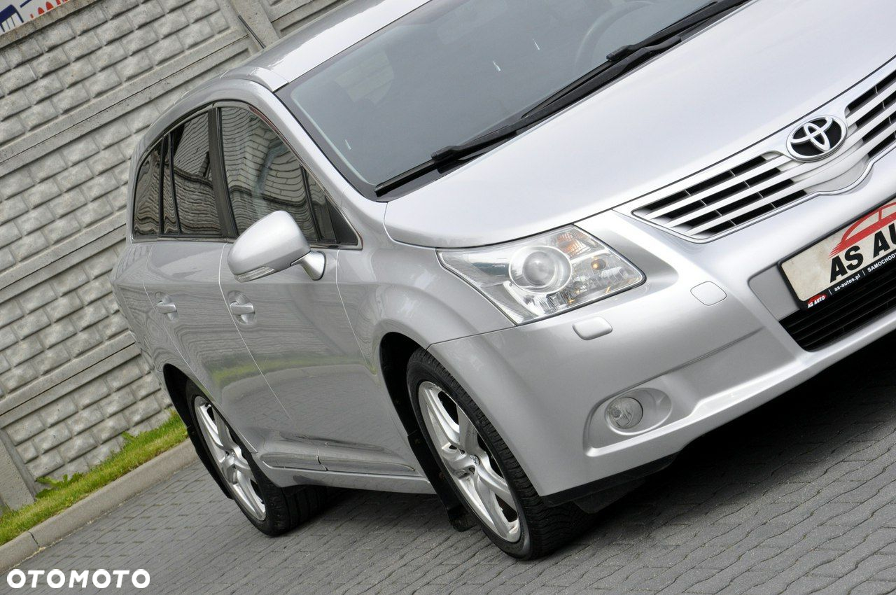 Toyota Avensis Combi 1.6 Sol - 23