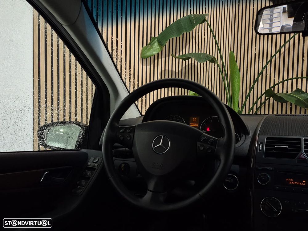 Mercedes-Benz A 150 Elegance Automatic - 13