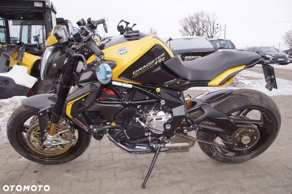 Motocykl na części 692106889 MV Agusta Dragster 800 RR 140 KM 2017R wydech hp corse koła bst włókno węglowe ohlins brembo carbon stretfighter silnik lampa lagi felgi zaciski zbiornik licznik - 4