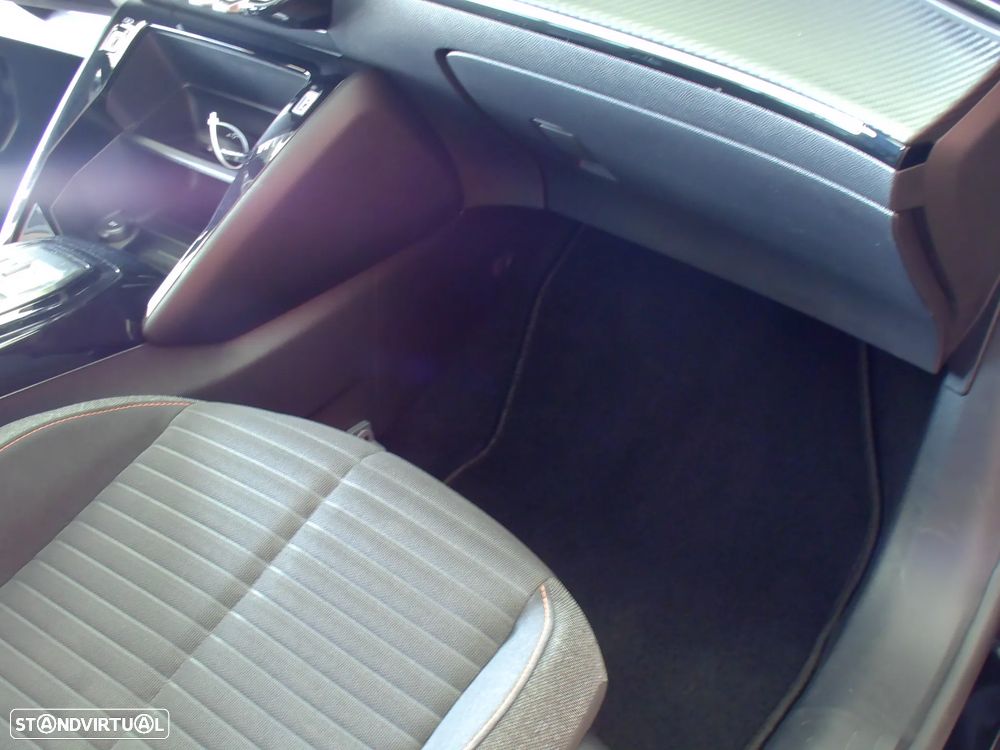 Peugeot e-208 - 12