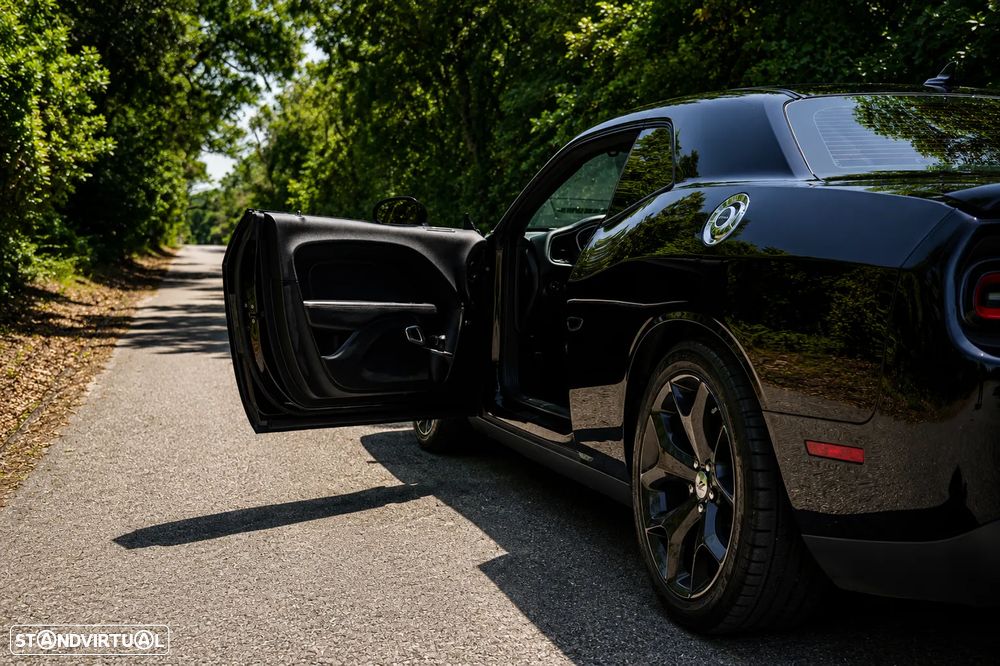 Dodge Challenger Auto SXT Plus - 6