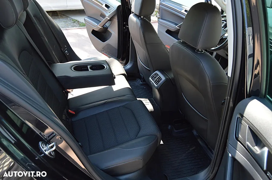 Volkswagen Golf 1.6 BlueTDI DSG Comfortline - 23