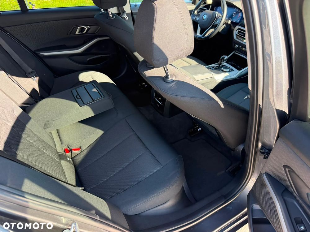 BMW Seria 3 320d xDrive Advantage - 19