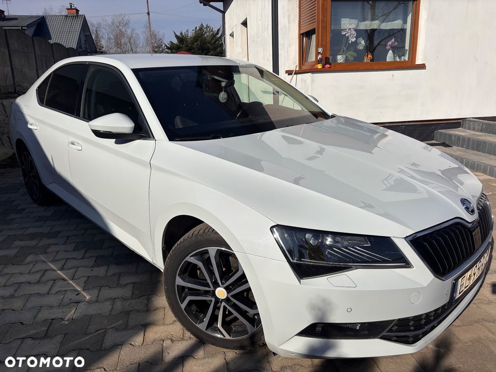 Skoda Superb 2.0 TDI SCR Style DSG - 2