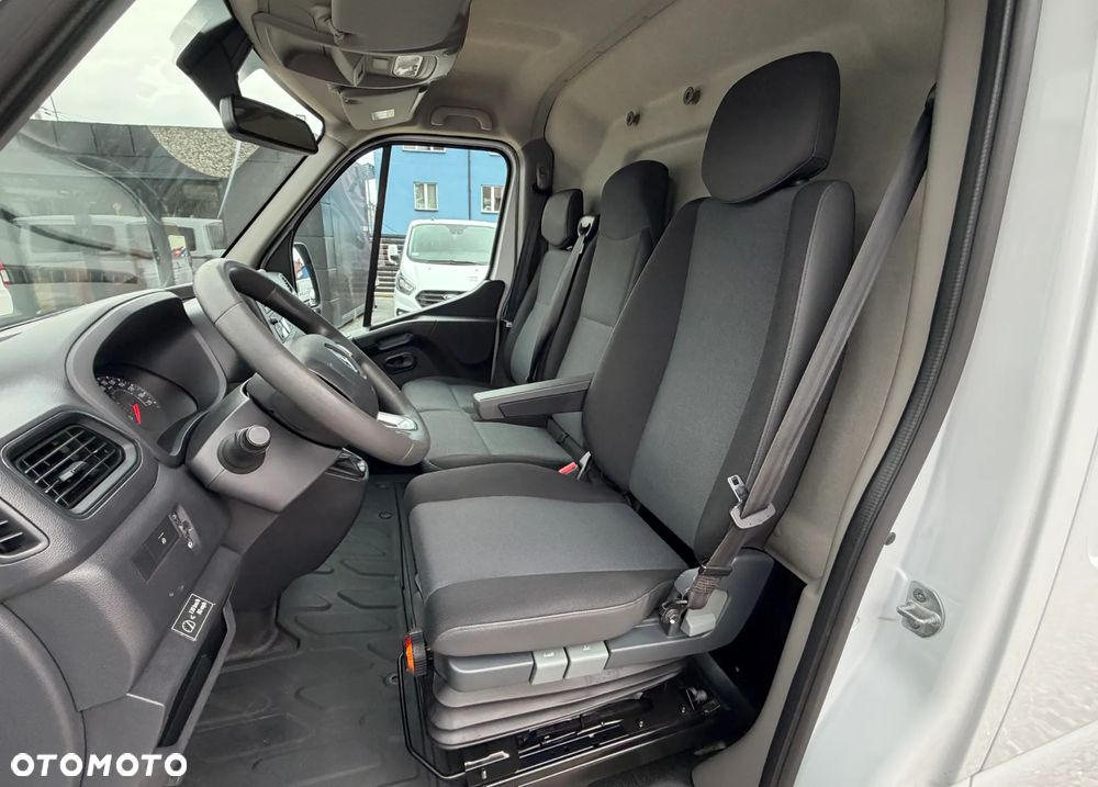 Renault MASTER L2H2 VAN Extended Grip przystosowany fabrycznie do jazdy po grząskim terenie, Mocny silnik 2.3dci 150KM Wzmocniony DMC:3.5t Ładowność 1361kg, Klimatronic, Fotel PNEUMATYCZNY, Kamera cofania, Parktroniki, Minibar, Tempomat, MP3, Bluetooth, USB, Lustro Wide View, Zawiasy drzwi 270', Zabudowa ładowni z instalacją DEFA 230V pod Serwis lub Warsztat, Nowe opony zimowe! - 36