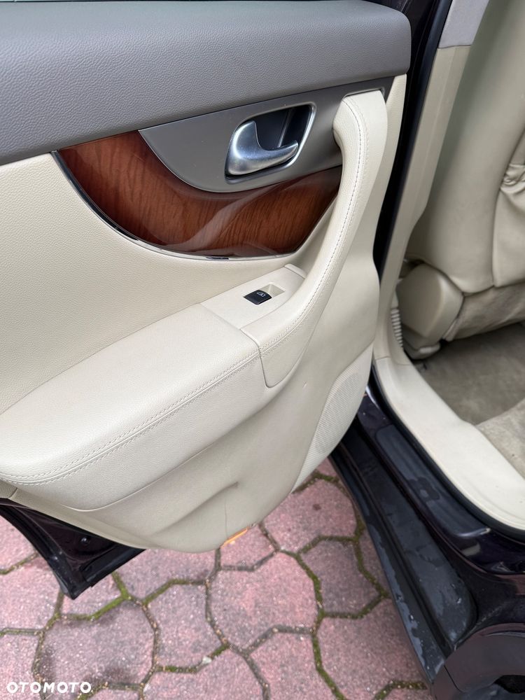 Infiniti QX70 3.0d S Premium - 11