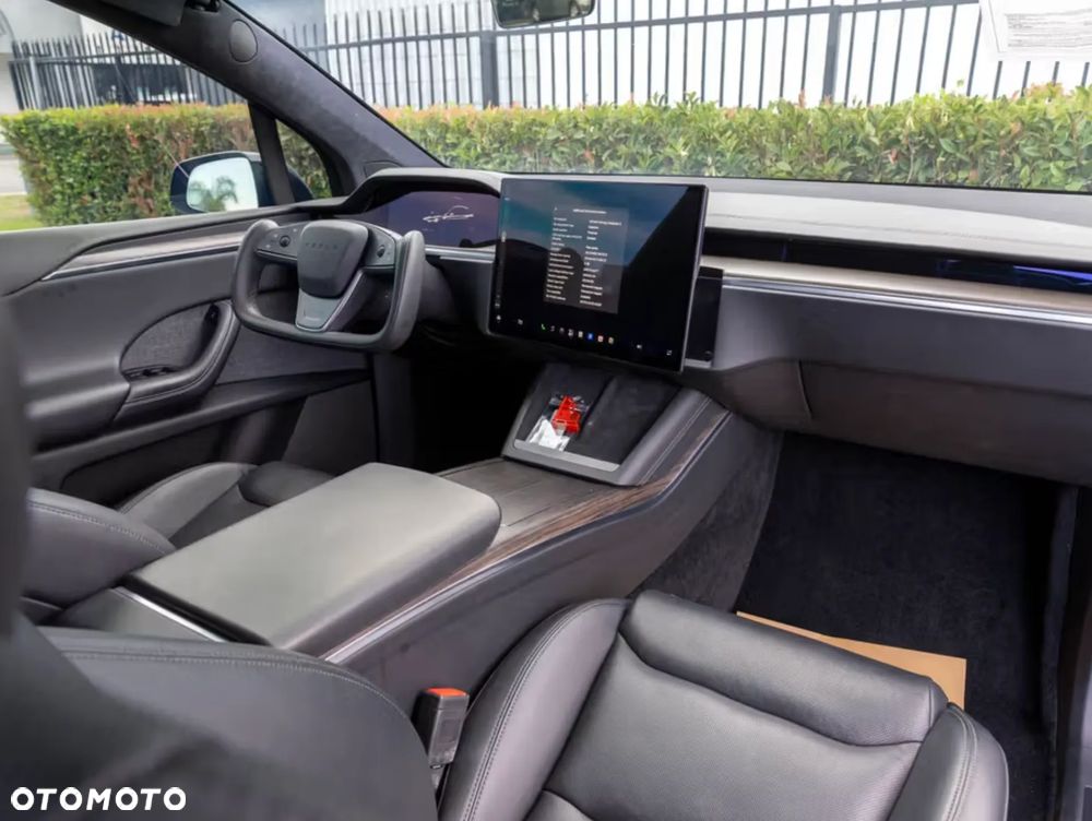 Tesla Model X - 26