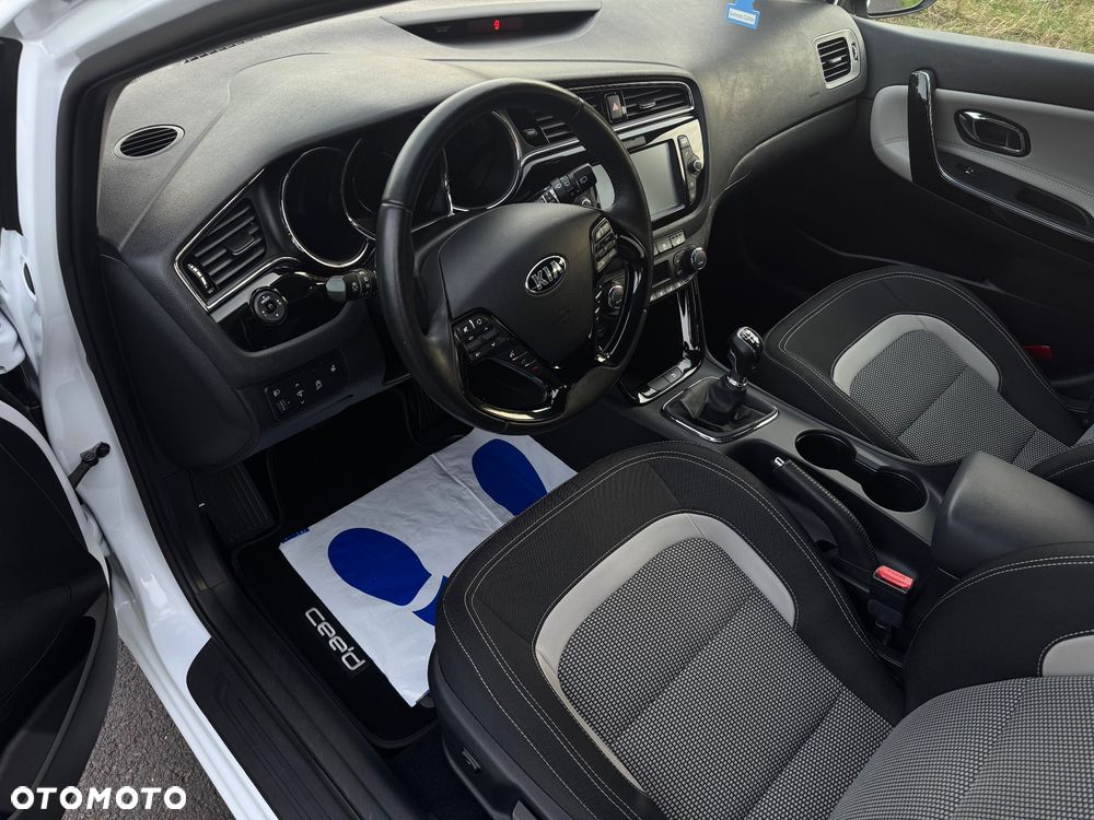 Kia Ceed 1.4 CVVT ISG Dream Team Edition - 20