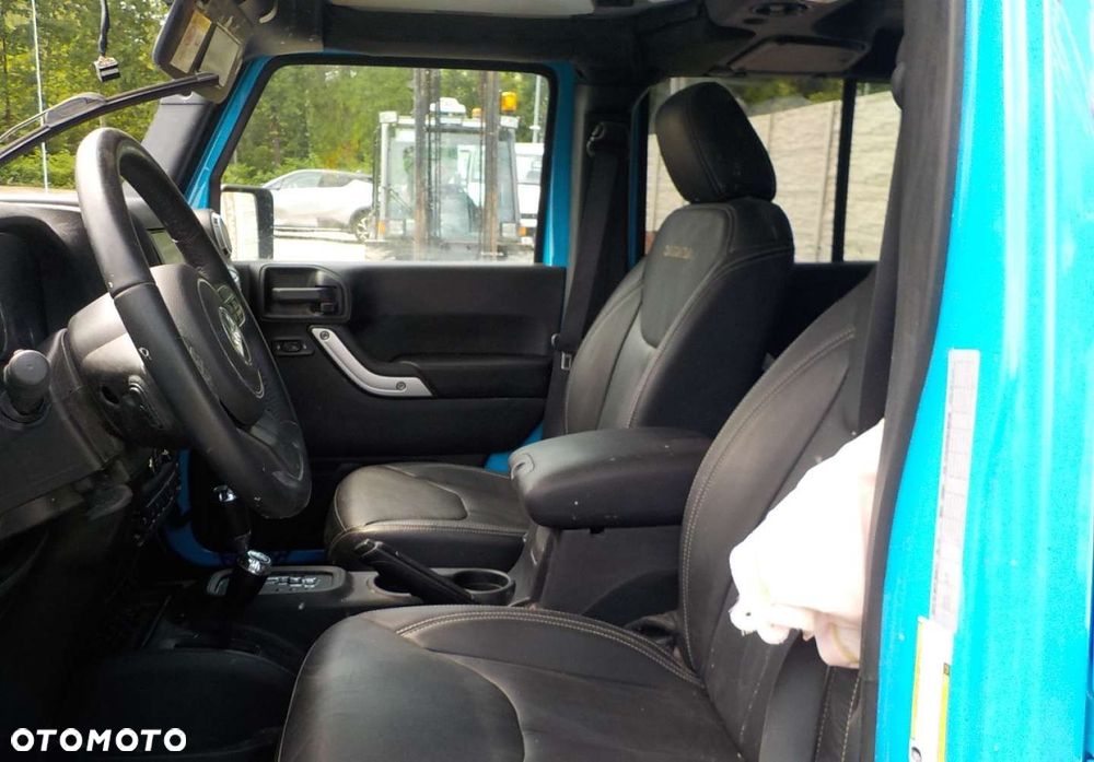 Jeep Wrangler 2.8 CRD Unlim Sahara - 23