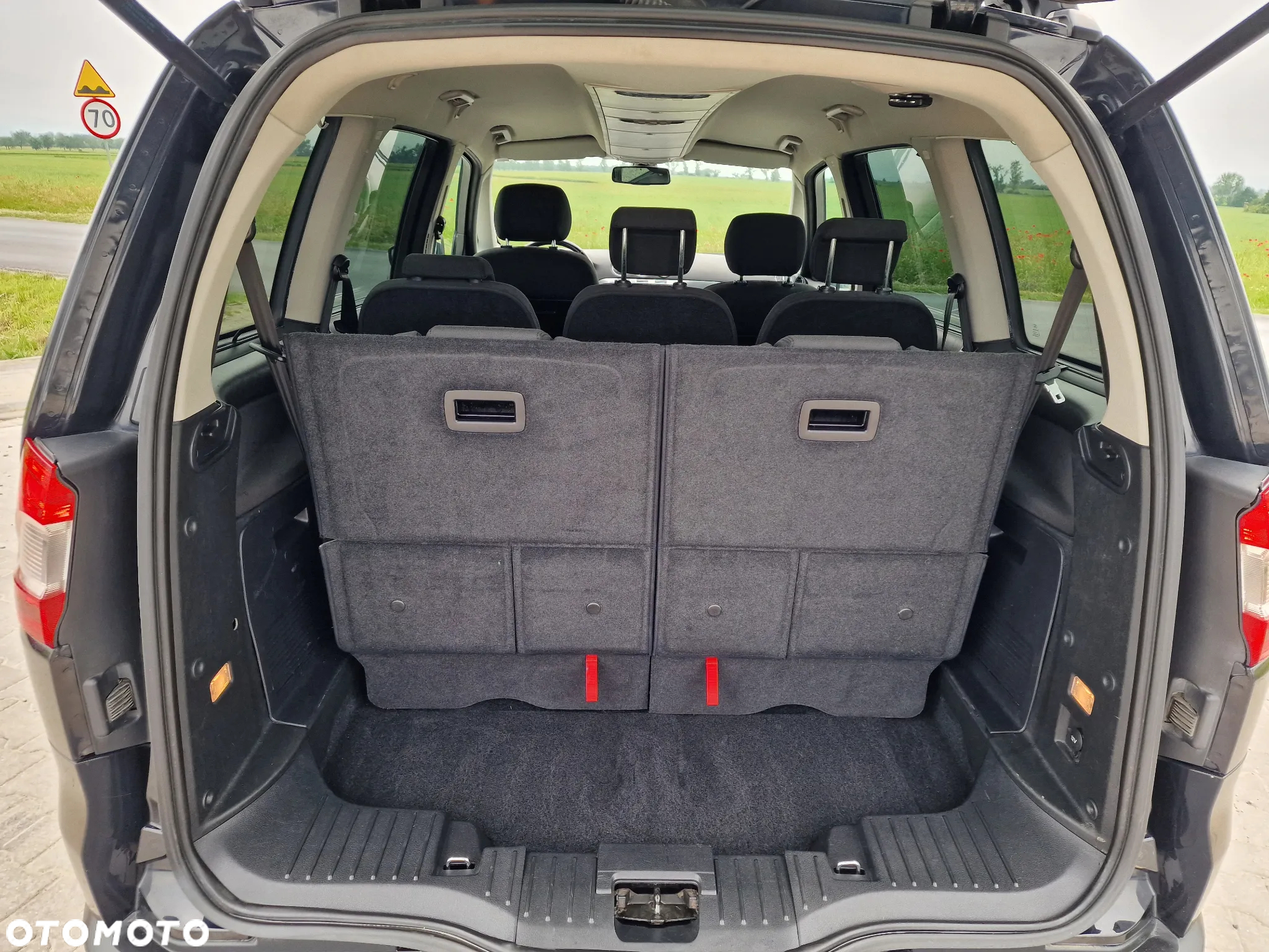 Ford Galaxy 2.0 TDCi Titanium - 23