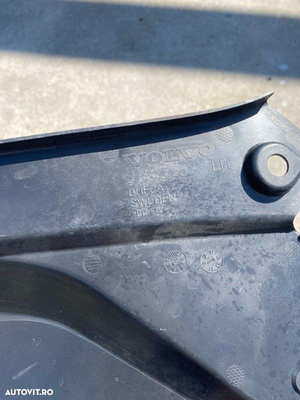 Ornament trager stanga Volvo XC90 2015-2020 31442733 - 2