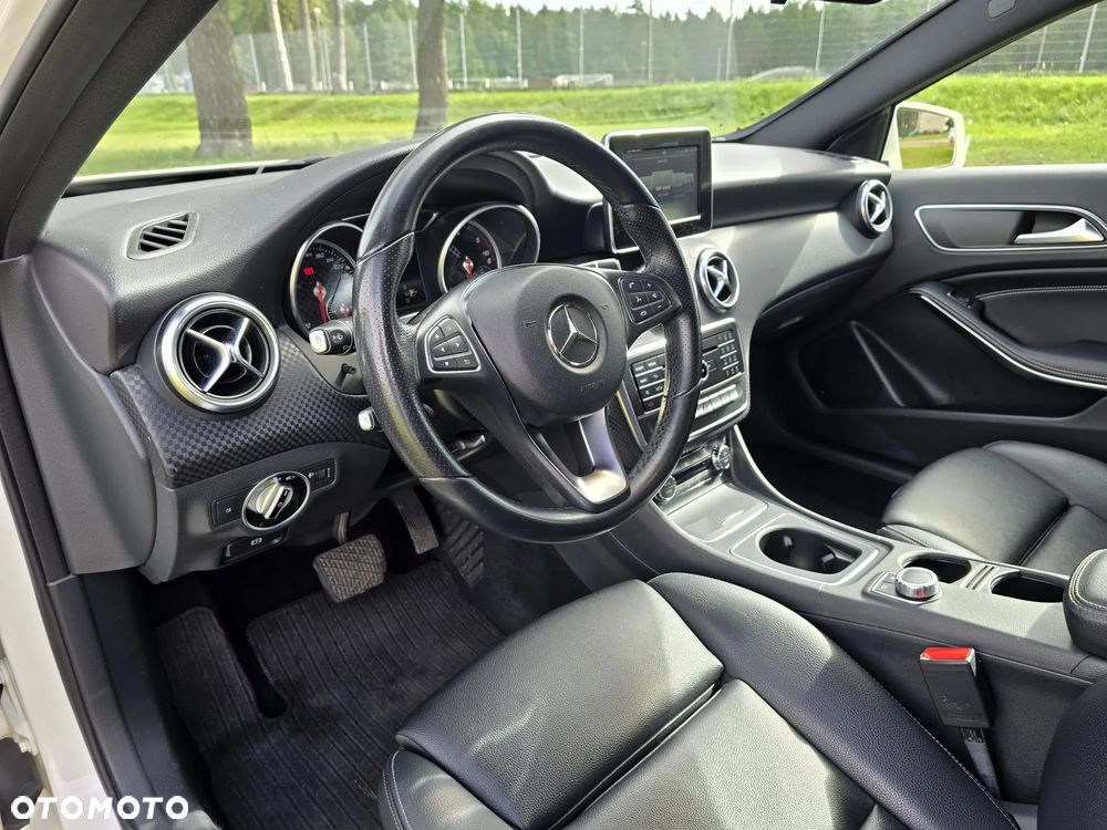 Mercedes-Benz Klasa A 200 d 4-Matic Urban - 15