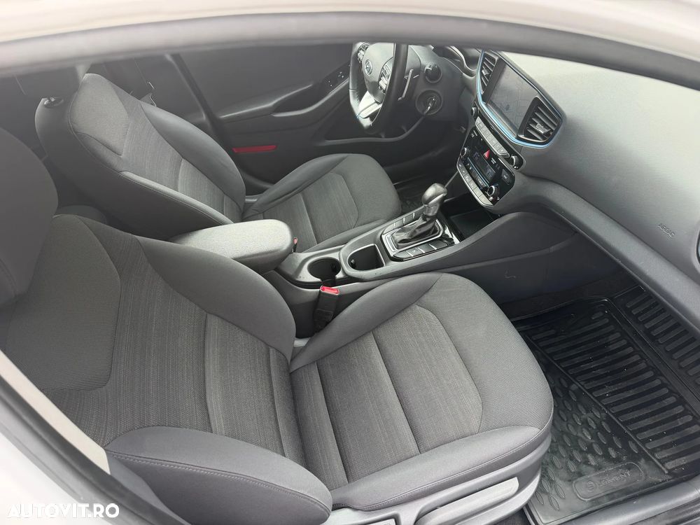 Hyundai IONIQ - 17
