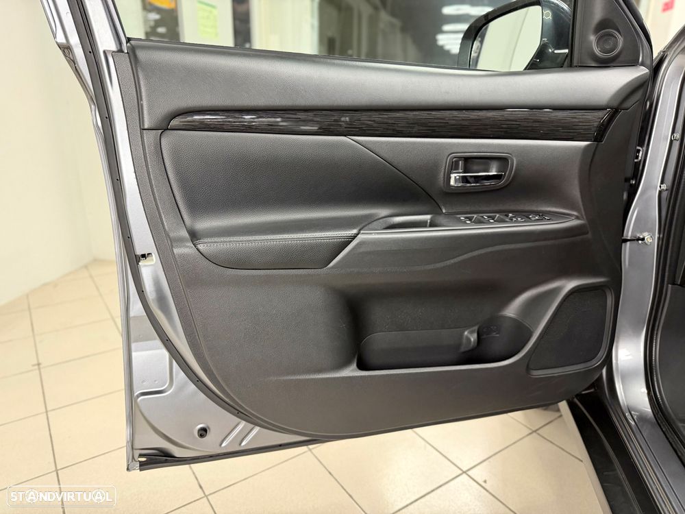 Mitsubishi Outlander 2.2 DI-D Intense+ - 13