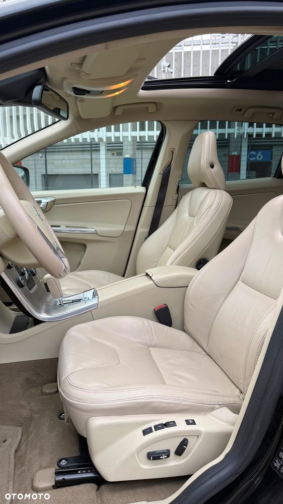 Volvo XC 60 D3 Momentum - 25