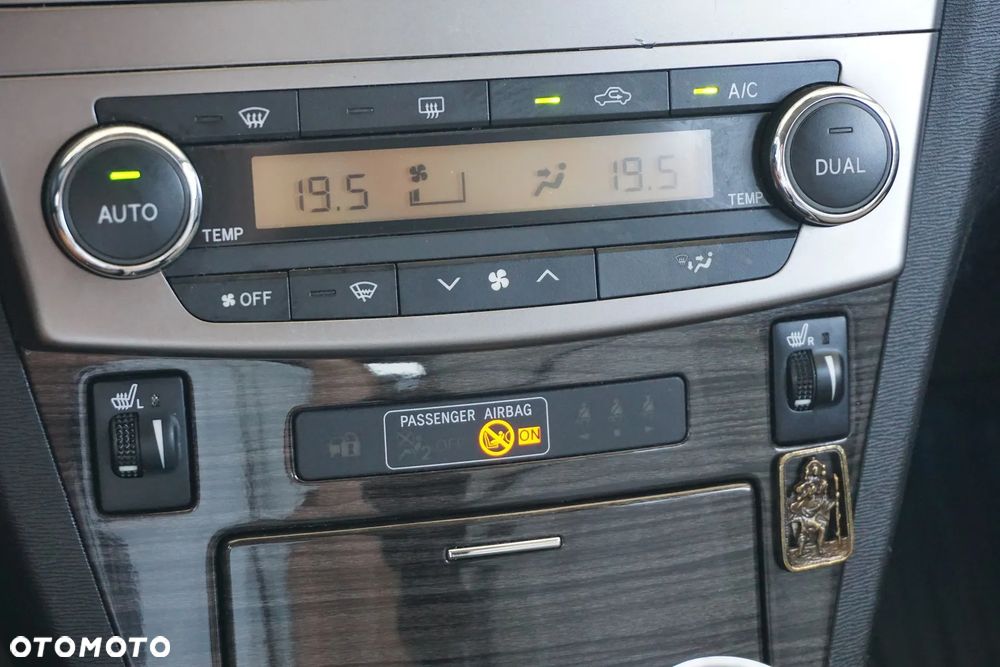 Toyota Avensis 1.8 Style - 27