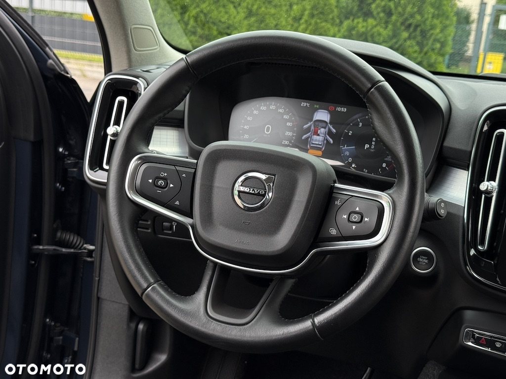 Volvo XC 40 T3 Momentum Pro - 23