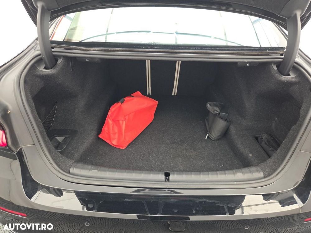 BMW Seria 5 530i xDrive AT MHEV - 11