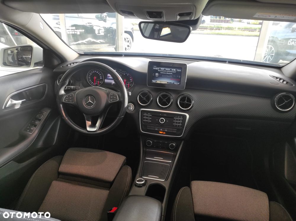 Mercedes-Benz GLA - 10