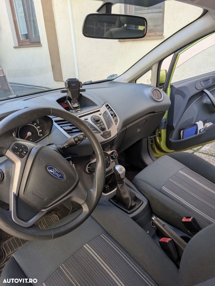 Ford Fiesta 1.25i Ghia - 13