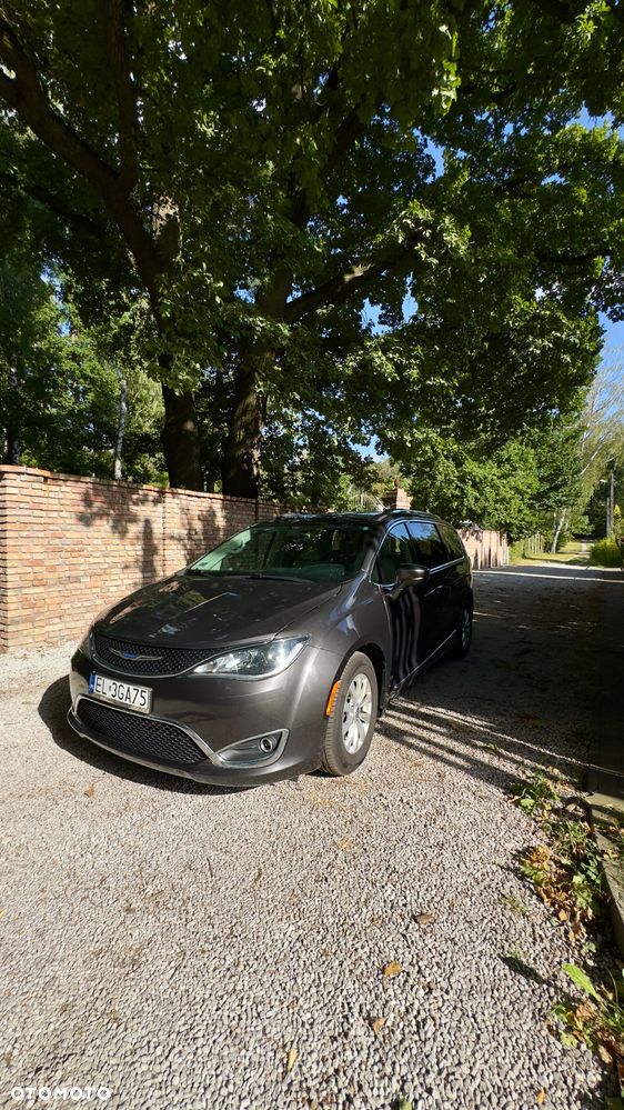 Chrysler Pacifica - 8
