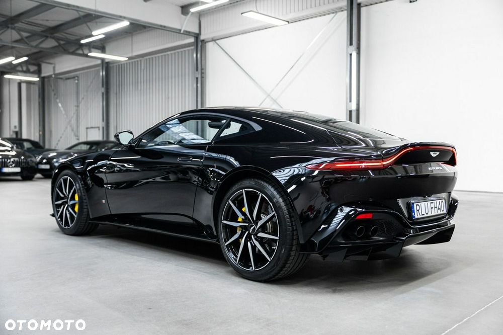 Aston Martin Vantage - 10